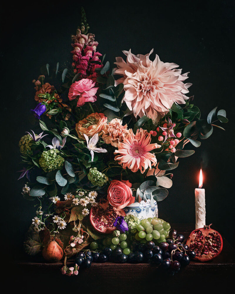 WEB-Canon-flower-stillife-with-grapes-roses-pear-and-passion-fruit-by-dutch-photographer-Willie-Kers