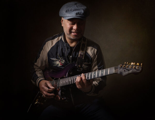 fine-art-portret-van-een-gitarist-door-natuurlijk-licht-fotograaf-Willie-kers-uit-Apeldoorn